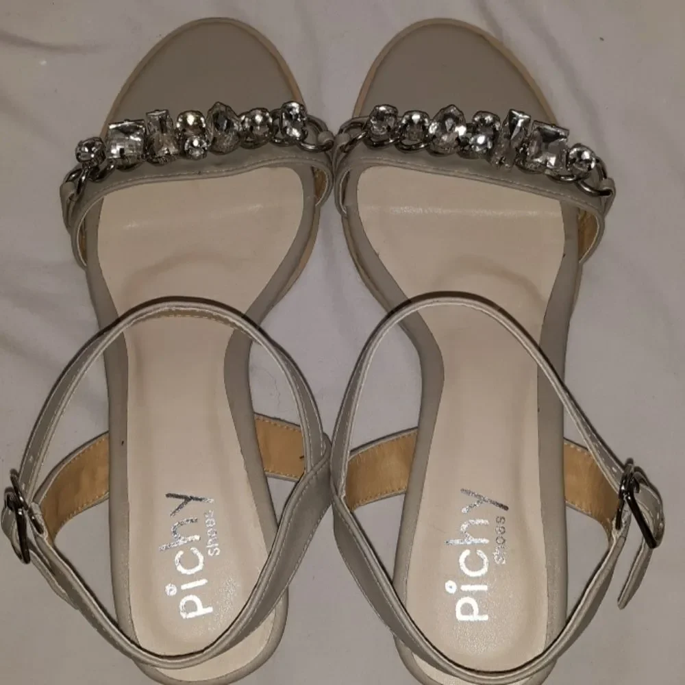 Pichy Large Diamond Kitten Heels From Thailand‎ 40